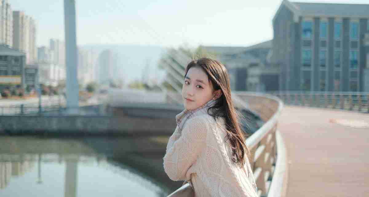 清纯 长发女孩 毛衣 回眸