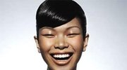 "丑模"吕燕嫁外国帅老公,网友:还好儿子随他爸