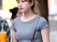 气质女神粉色长裙清秀淡雅，婀娜多姿的身材很是曼妙