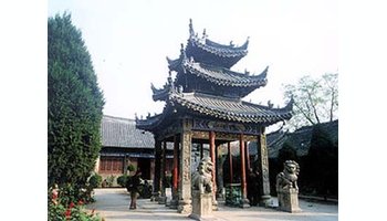 基本介绍 天宝宫位于许昌桂村乡西北,是一座规模宏伟的道教宫殿建筑
