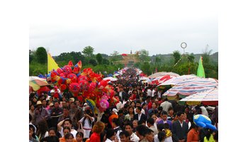 广西田阳敢壮山壮族歌圩