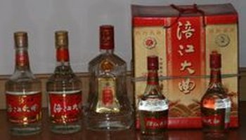 潼南特产涪江大曲是用优质粮食作原料,采用"沪型酒"传统工艺酿造.