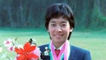 1984年洛杉矶奥运会,马艳红又成为第一个为夺得奥运金牌的体操运动员