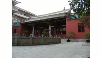 学校发展历程 兴民中学创办于1903年,校址在城内大巷里李家祠一带,初