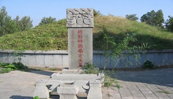 苏禄国东王墓,建于明永乐十五年(1417年,墓基坐北朝南,是一个占地约