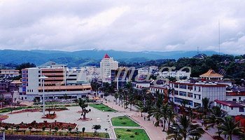 西边与缅甸隔江相望,西北与景洪市相接,北面与思茅地区江城县毗邻