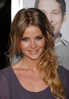 冰岛籍女演员.代表作品有都铎王朝和地心之旅.