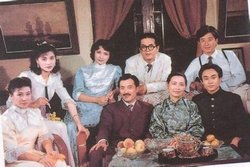 <em>宋庆龄和她的姊妹们</em>_360百科