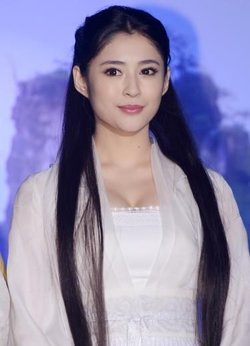 李心艾 