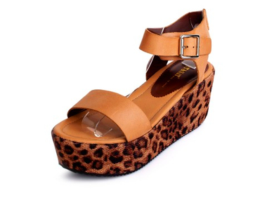 <em>星期六 女凉鞋</em> 杏色