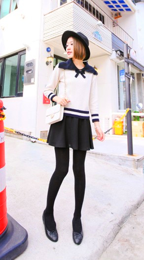 百搭学院风 撞色翻领蝴蝶结元素<em>条纹下摆</em>造型