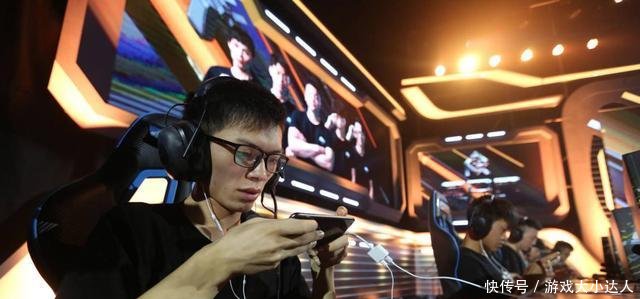 游戏+直播,CF与企鹅电竞给FPS游戏带来了怎