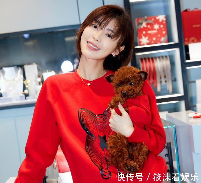 景甜晒大学同学聚会照却不见郑爽和阚清子,这