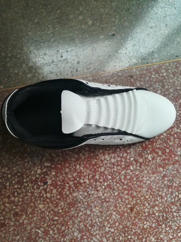 这样的白色菱格的皮鞋如何穿鞋带?_360问答