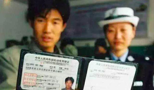 交警提示:即日起,开车有以下3种行为的,驾照将被自动降级!