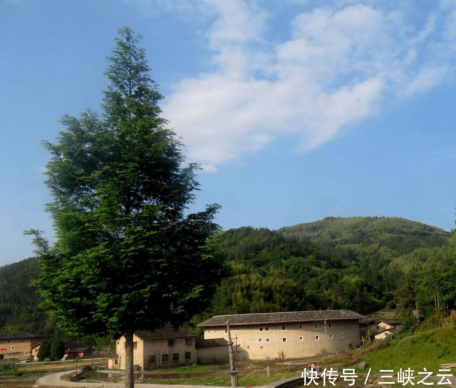 中国古建筑的一朵奇葩，福建永定土楼，神奇的山区民居冬暖夏凉