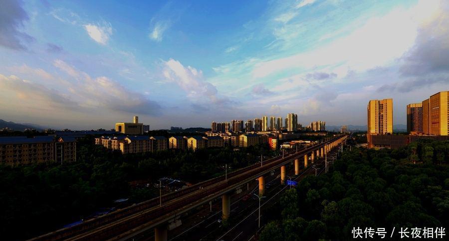 重庆大学城和茶园相比,哪个区域更有潜力?估计