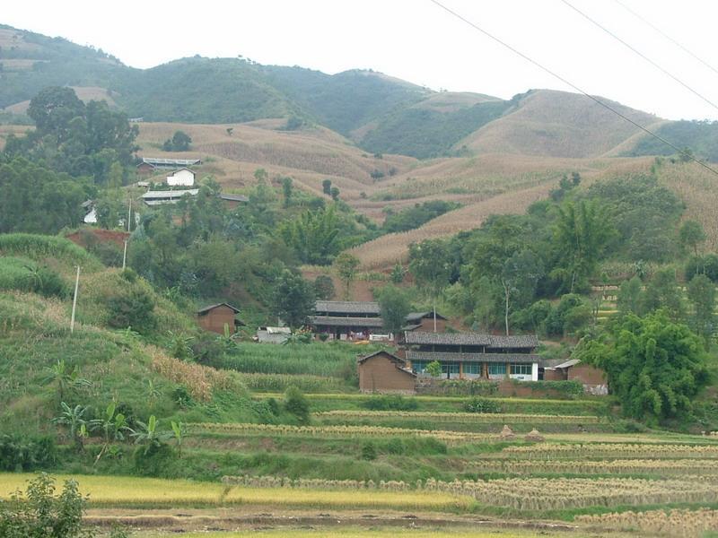 村情概况 下缅甸村隶属于黄坪镇子牙关村委会行政村,属于山区.