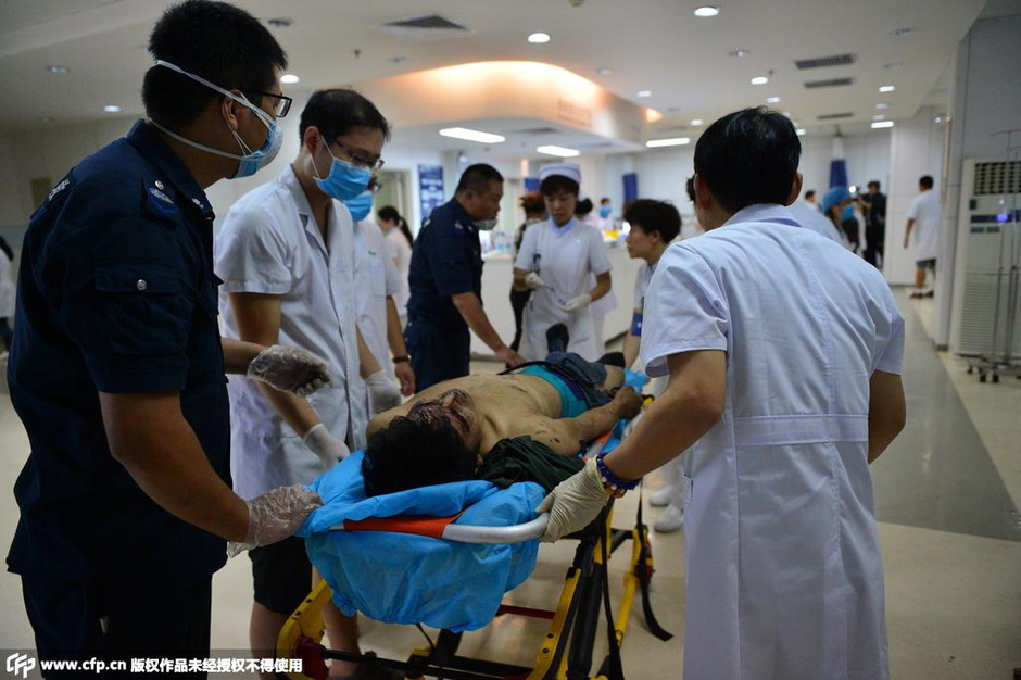 天津爆炸致400多人受伤 救援进行中