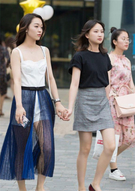 街拍:美若天仙的小姐姐,仙女般的气质,靓丽又迷人 澳门皇冠电玩城app