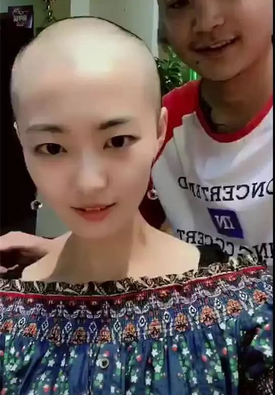 美女袜子剃光头喜欢视频长发理发女生的-女生一二三