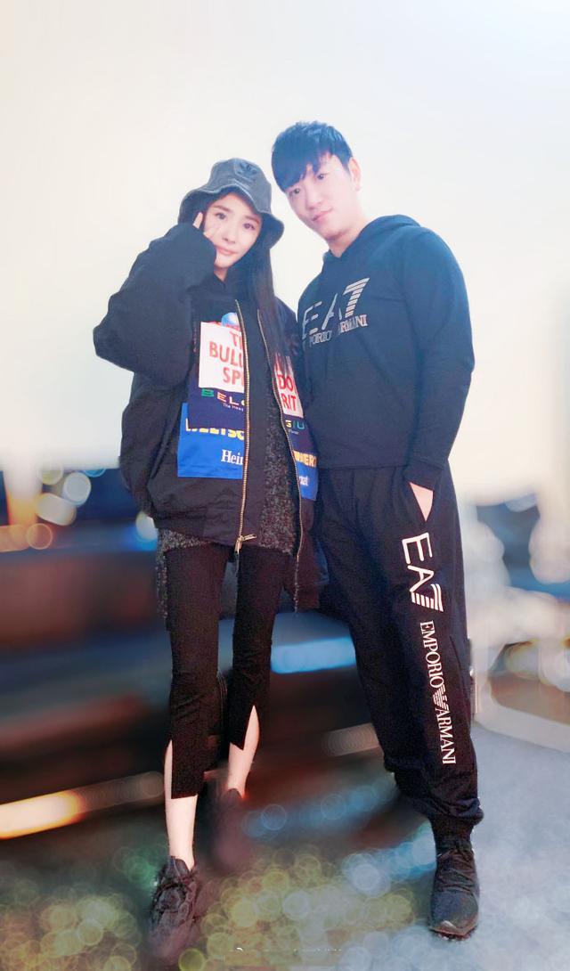 男子晒照跟杨幂合照还说我最爱的大幂幂，惹粉丝羡慕嫉妒！