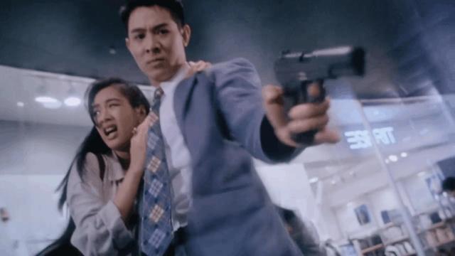 娱乐圈拿枪最帅的三个人,最佩服的还不是周润发!