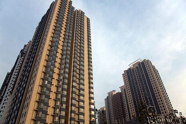 买房选一梯两户还是两梯四户?原来差别这么大,我家买错吃大亏了