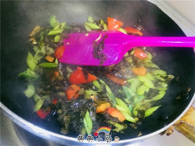 不适合招待客人的家常菜,却是吃过后给肉不换的经典美味呢!