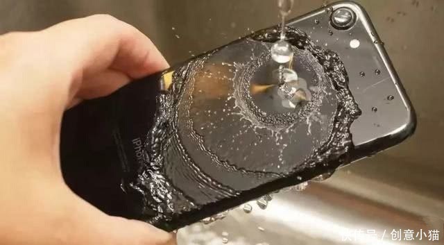 苹果称iPhoneX具备IP67级别防水,那么防水效果