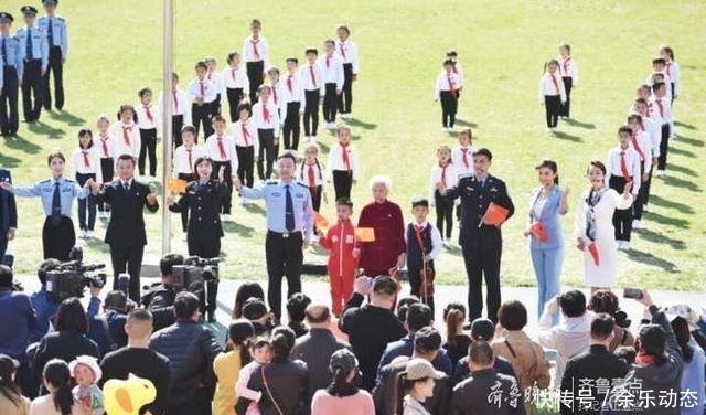 德州公安诵读快闪献礼五四100周年和新中国