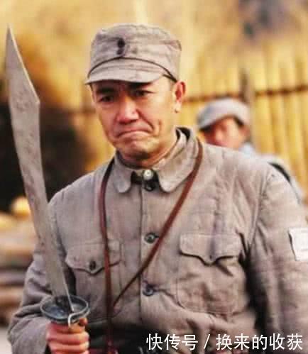 亮剑李云龙手持大刀,为何故意将刀刃朝向虎口?这才是大刀队绝招 百万发登陆地址