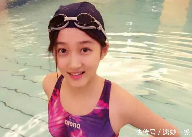 刘亦菲泳装照打95分,杨幂泳装照打86分,只有她