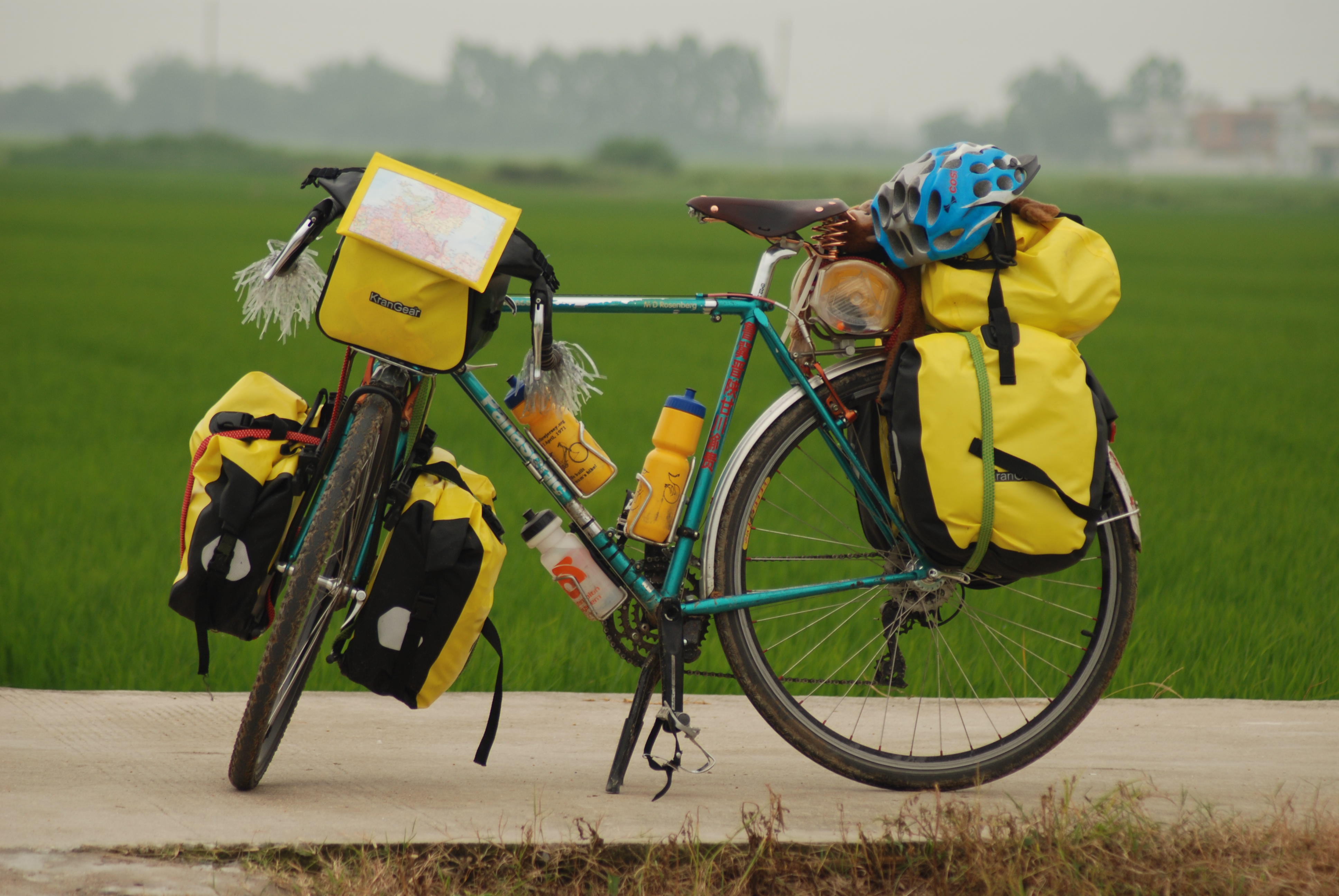 骑自行车旅行的人物高清图片素材-编号30800147-图行天下