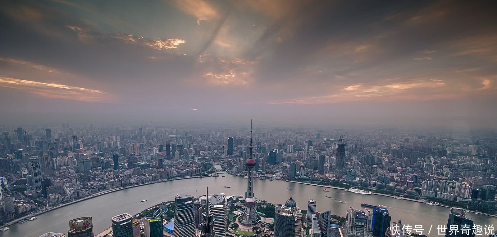 印度的首都孟买想与上海媲美,中国人调侃:先把