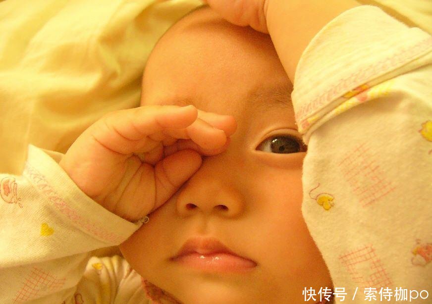 1岁宝宝眼睛失明,医生检查后一番话让父母懊悔