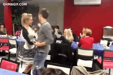 爆笑gif:妹子,别以为穿个校服就是清纯学生妹啊