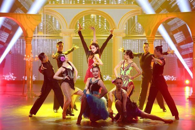 关晓彤为鹿晗生日第一时间送祝福,当偶像明星