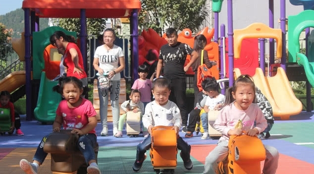 幼儿园老师误发消息马上撤回,有位宝妈发现端倪,群里立马炸开锅 博九娱乐