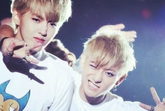 黄子韬吴亦凡终于和解,跨年晚会上同框拥抱,微