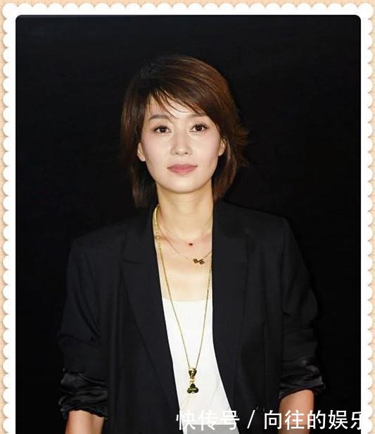 164马伊璃穿西装阔腿裤却配平底小白鞋网友终