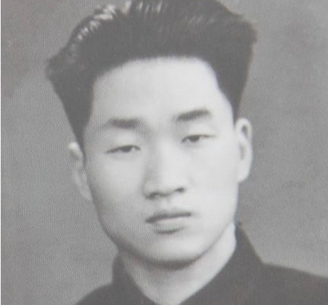 此人是毛主席最爱的儿子,毛主席临终时为何他却不能披麻戴孝?真