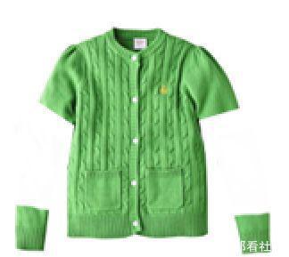 剪了妈妈的旧毛衣给小狗做衣服,狗狗笑了,我哭