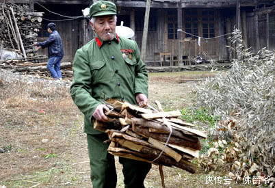 他是毛主席警卫，1958年奉命回农村执行任务，2012年身份曝光，提