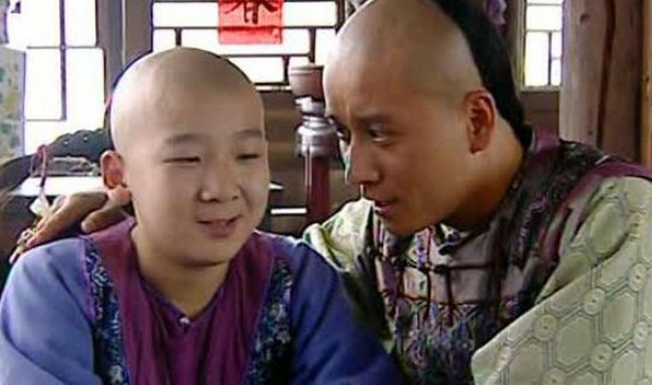 14岁搭档吴孟达、曾志伟，靳东都只能给他当配角，现在他28岁相亲多次还被拒绝