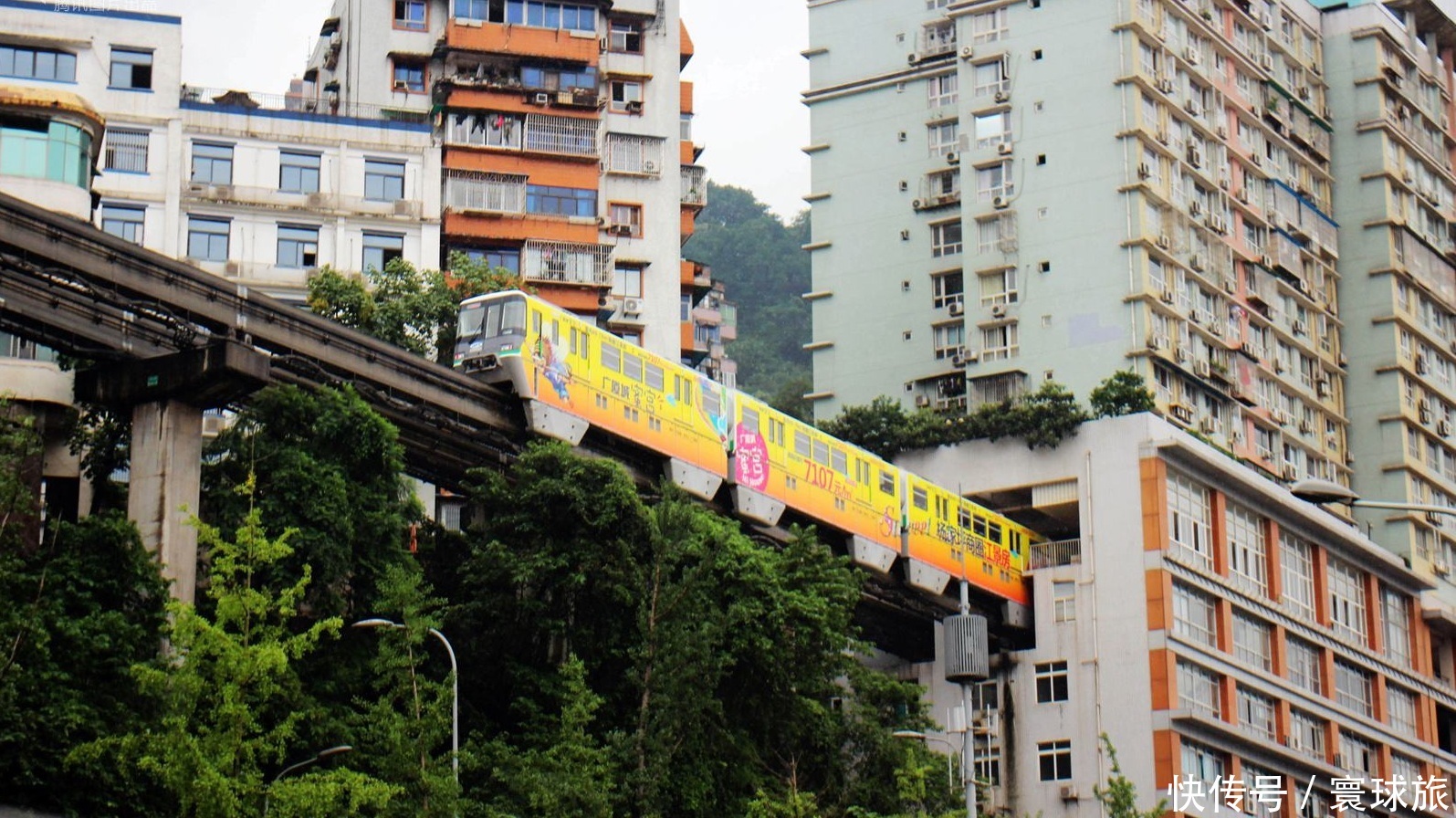 继穿楼轻轨之后,重庆又一逆天建筑火了!看完简直佩服