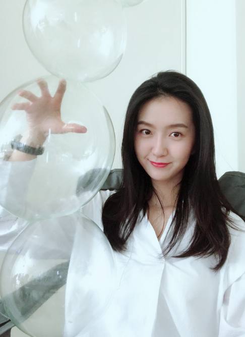 她是选美出身,曾合作沈腾鹿晗,新戏合作唐嫣演