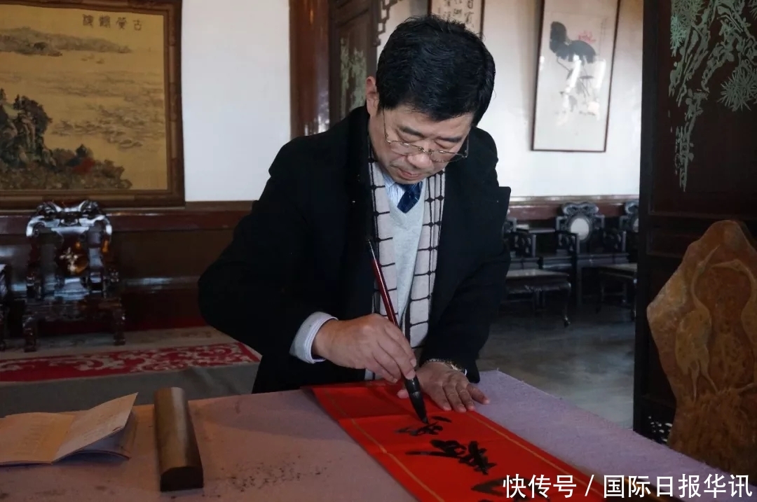 传承弘扬中国传统文化黄鹤楼迎军运,书名城百