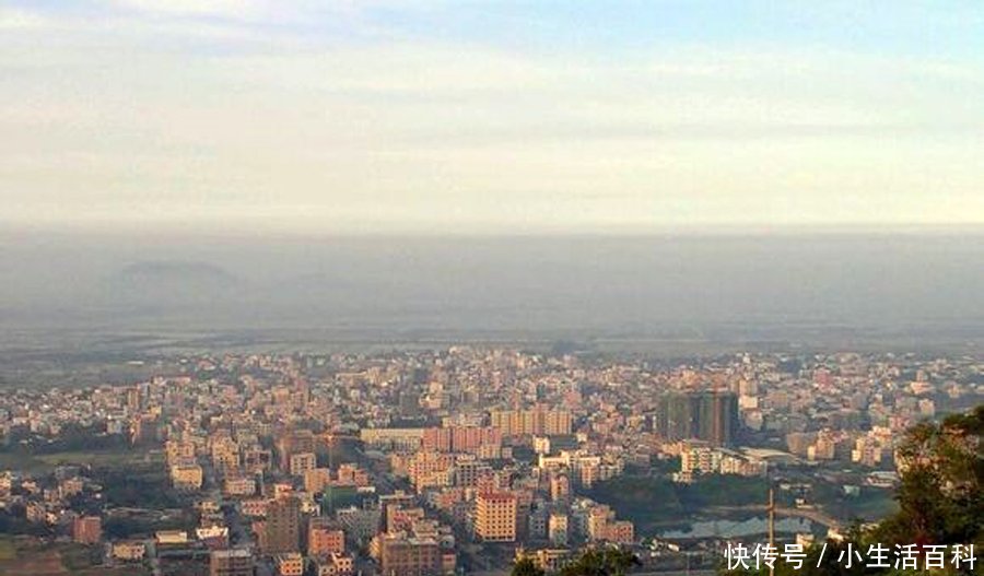 广东茂名电白区一个沿海大镇,人口超10万,是全