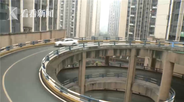 视频|回家必须先转四个圈 这个小区的公路成\"网红\"